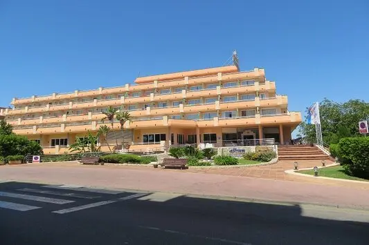 Das Hotel Mariant Park in S’Illot bietet Ihnen eine perfekte Kombination aus Komfort und Erholung für Ihren Traumurlaub auf Mallorca.