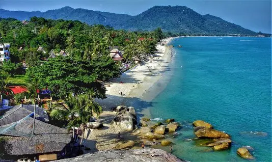 Koh Samui, die drittgrößte Insel Thailands, ist ein wahres Paradies für Urlauber, die sowohl Entspannung als auch Abenteuer suchen.