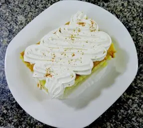 Diese köstliche Süßspeise, deren Name so viel wie „es schmeckt mir gut“ bedeutet, besteht aus einer harmonischen Kombination von gemahlenen Mandeln, Zucker, Eiern und Zimt, die zusammen eine samtige Textur und ein unverwechselbares Aroma ergeben.