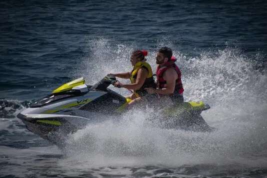 Entdecken Sie die besten Jetski-Standorte auf Mallorca, wo Adrenalin und atemberaubende Ausblicke auf Sie warten.