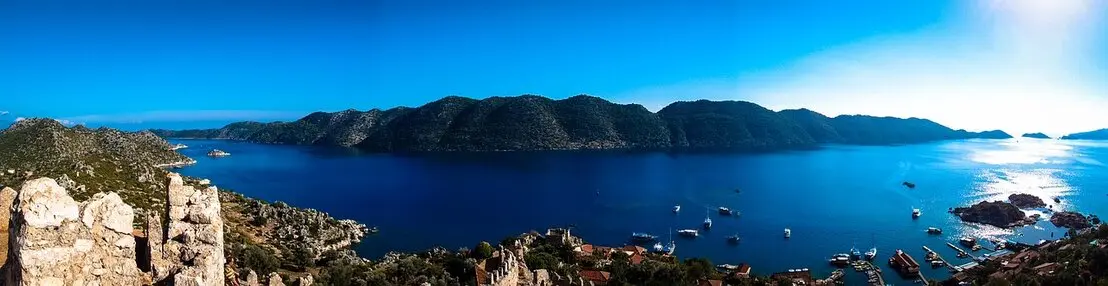 Kekova, eine zauberhafte Insel vor der Küste der türkischen Riviera, ist ein wahres Juwel für Reisende, die die Schönheit der Natur und die Faszination der Geschichte erleben möchten.
