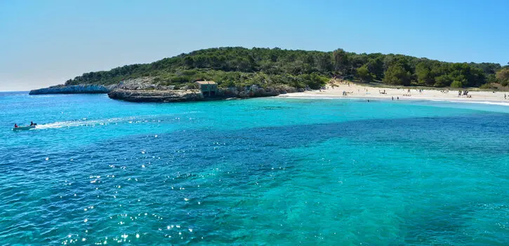 Cala Mondragó ist eine der malerischsten Buchten Mallorcas und ein wahres Paradies für Naturliebhaber.